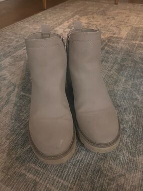 Girl’s Sonoma Taupe Platform Chelsea Boots - Stylish Everyday Ankle Boot